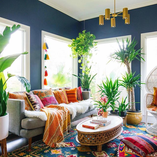Tropisch-inspiriertes Wohnzimmer