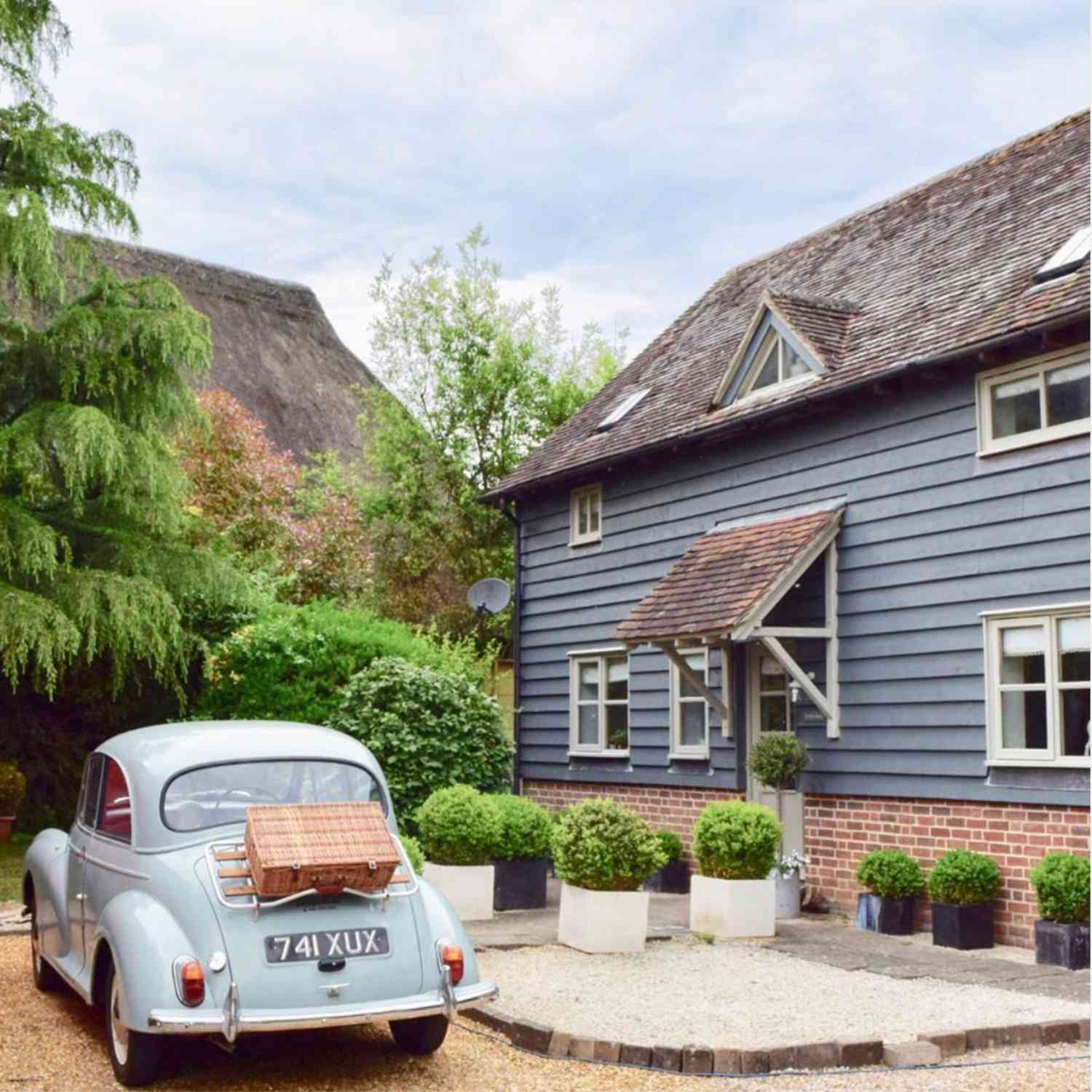 alt aussehendes englisches Cottage