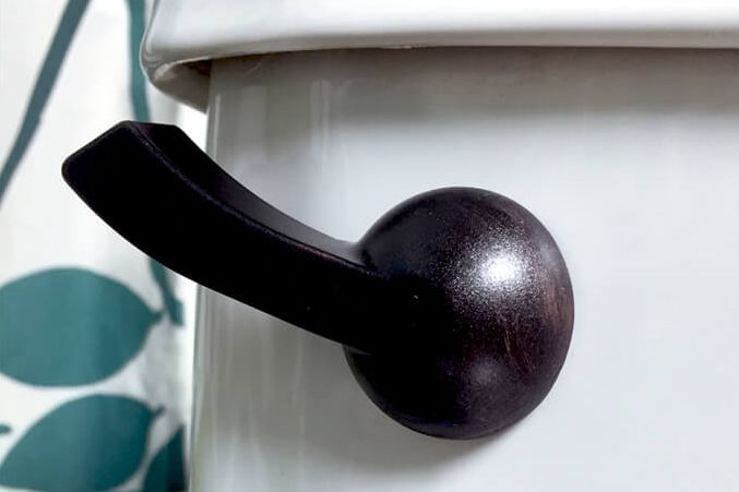 stilvoller Toilettengriff aus Bronze