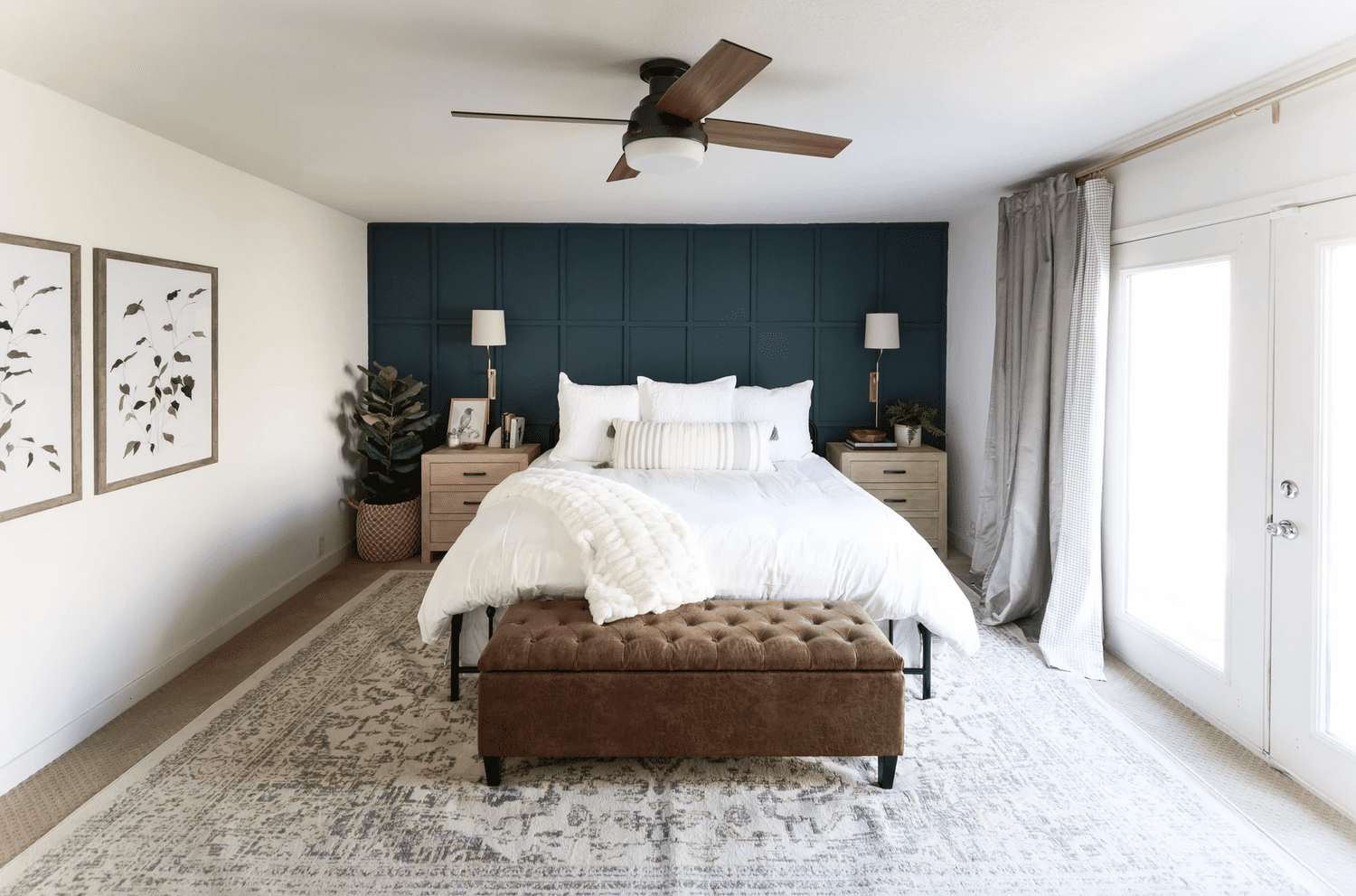 Dormitorio azul, gris y marrón