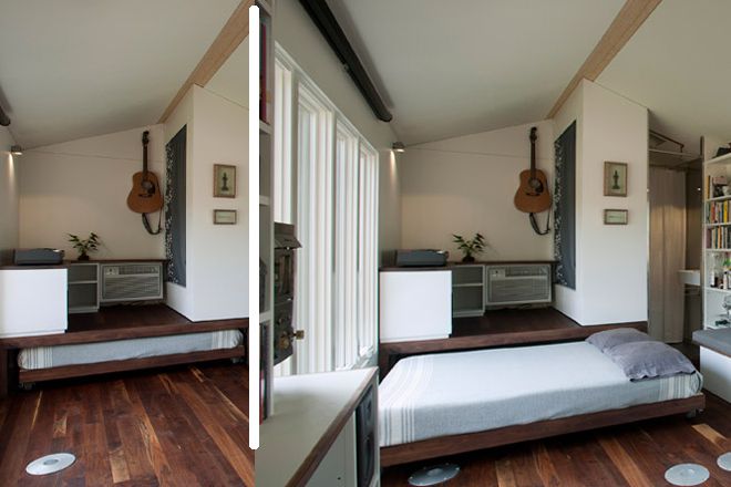 camas murphy em quarto pequeno com piso de madeira