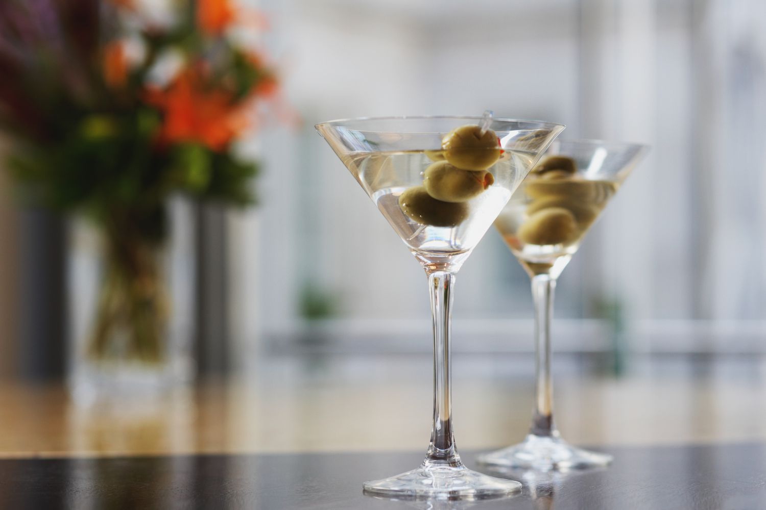 Deux martinis avec trois olives 