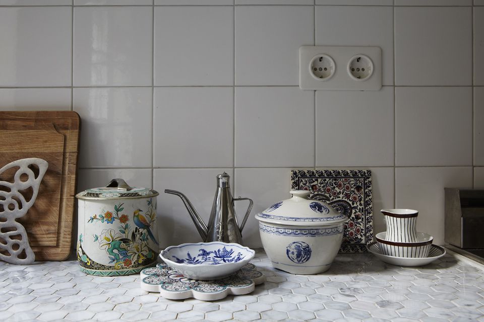 Swedish kitchen with hexagon marble tile kitchen countertop