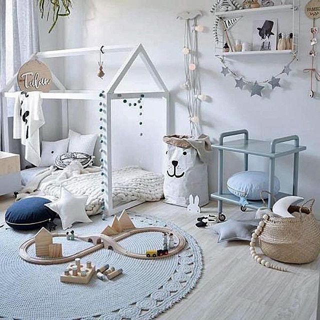 Einfaches, nordisches Kinderzimmer