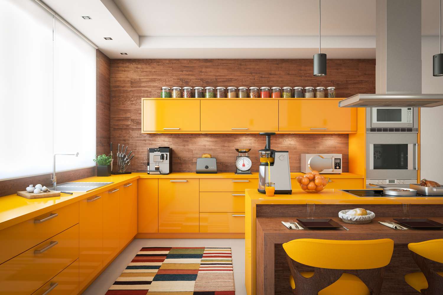 Eine leuchtend orange Küche