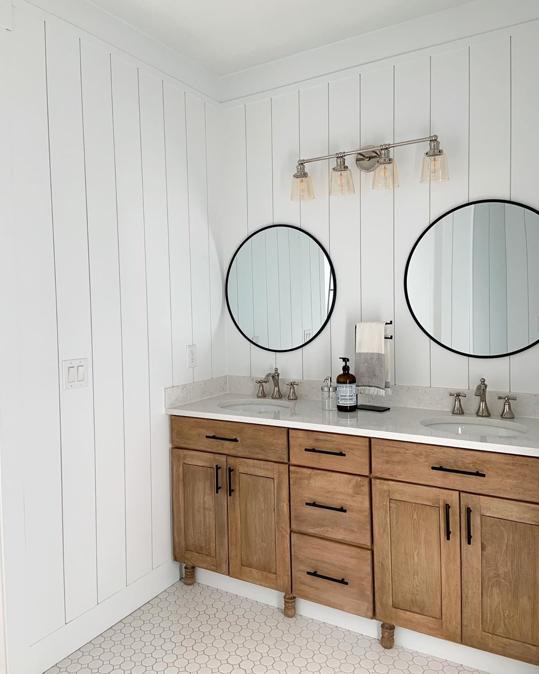 Salle de bain avec lasure naturelle