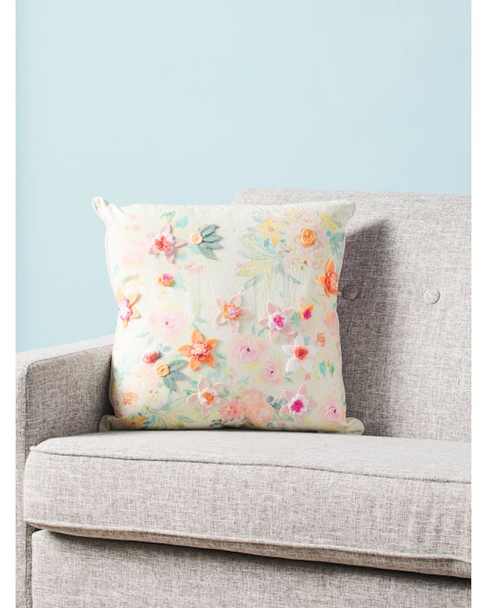 almohada floral homegoods