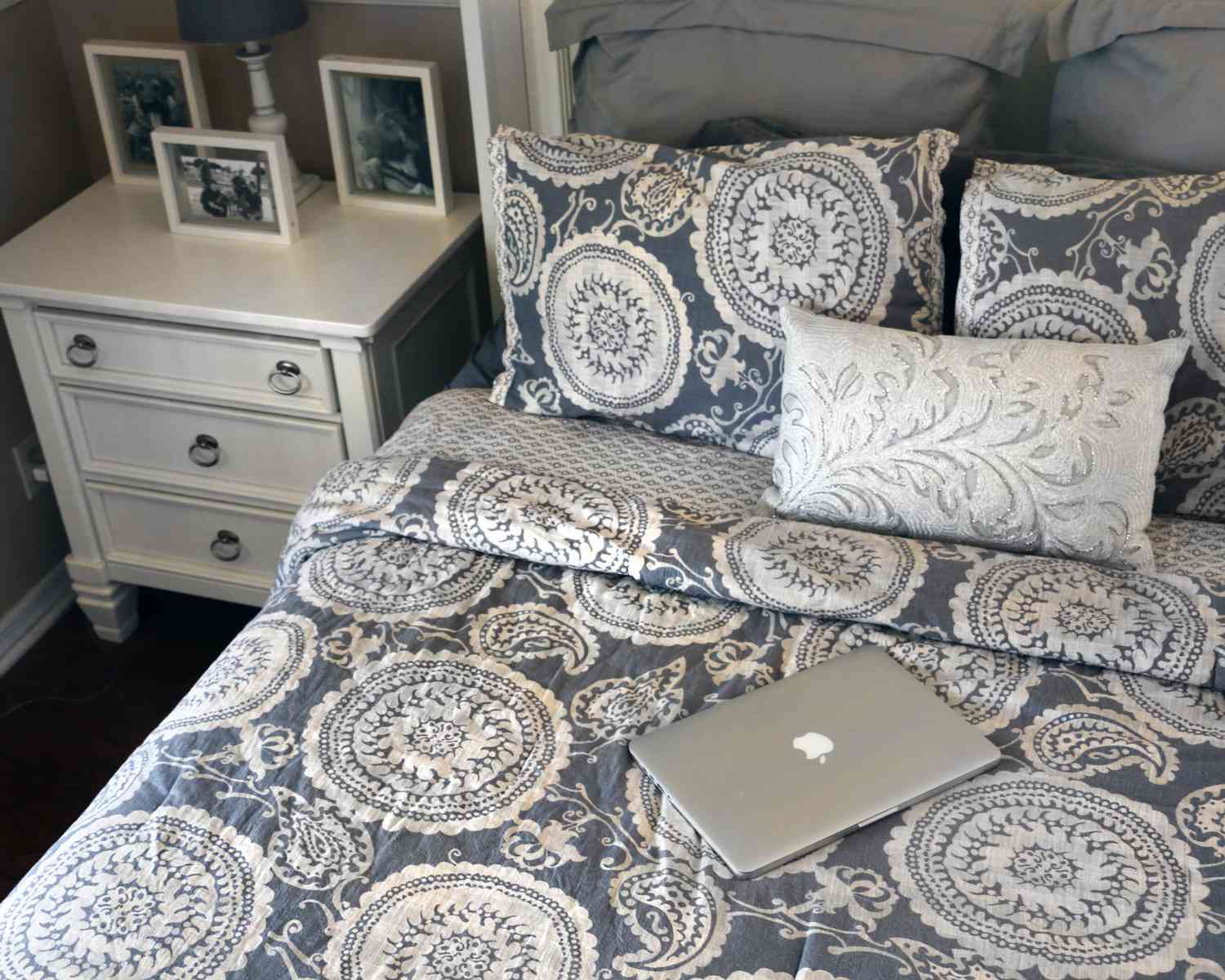 Los nuevos estampados y patrones en las sábanas del dormitorio pueden animar cualquier dormitorio principal