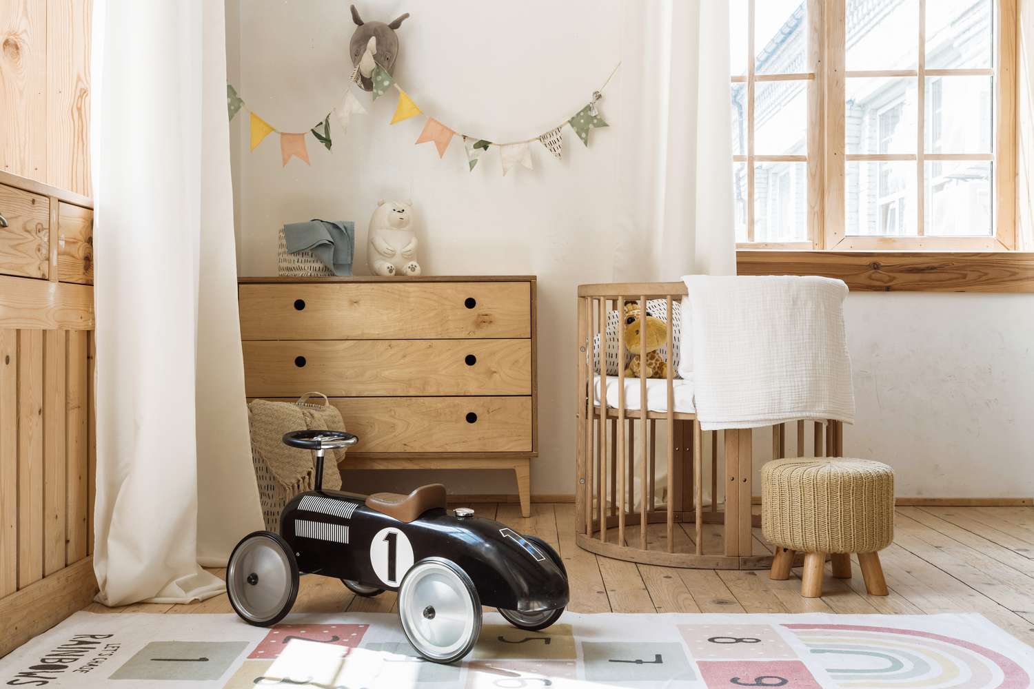 Chambre d'enfant confortable dans un style d'intérieur bohème