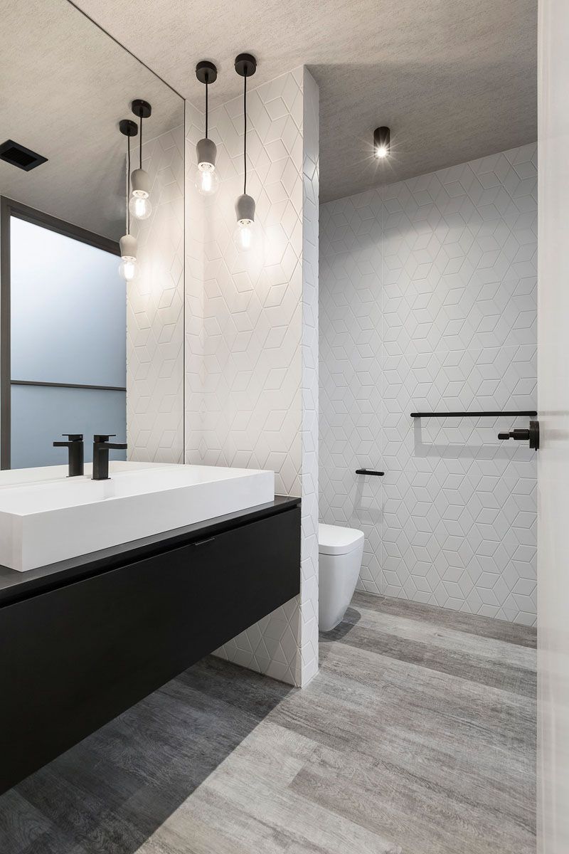 schwarz-weißes modernes Badezimmer