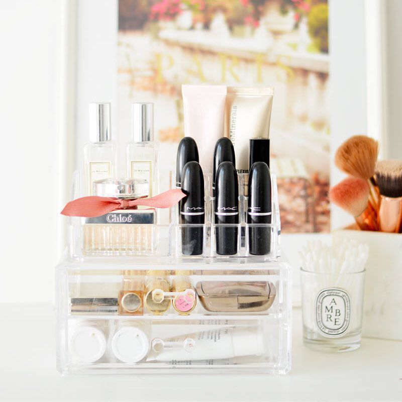 Klarer Make-up-Organizer