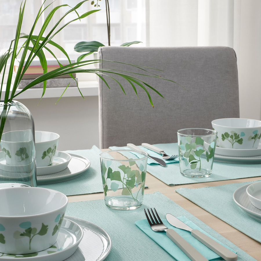 STILENLIG Gläserset auf blauen Tischläufern, Topfpflanze auf dem Tisch