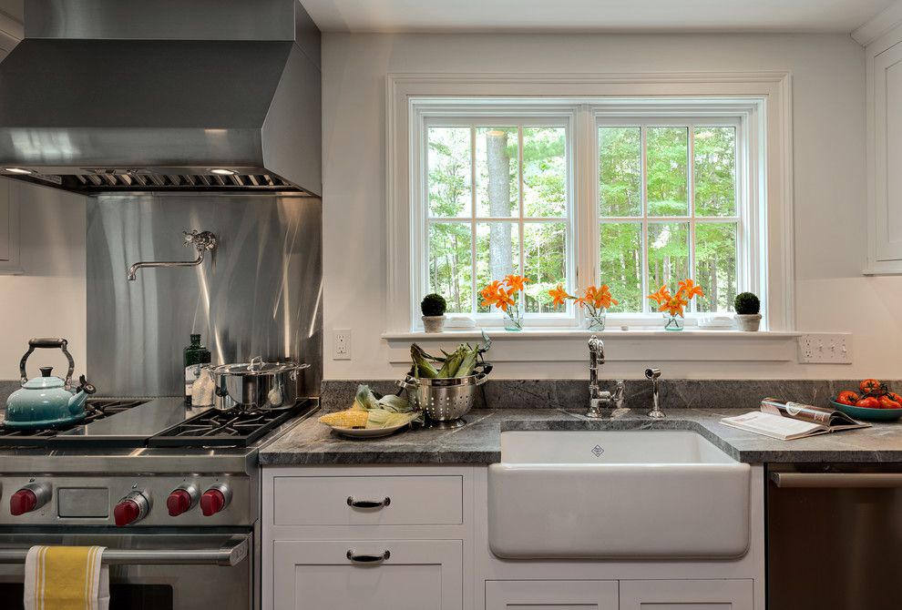Graue Granit-Küchenarbeitsplatte Landhausküche