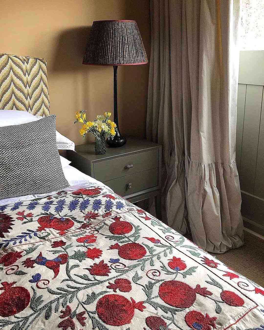 pattern mixing in guest room