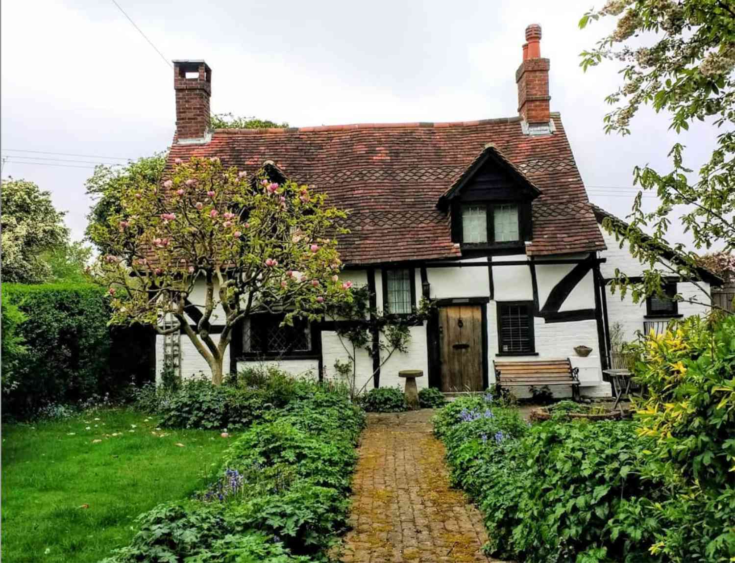 tudor english cottage