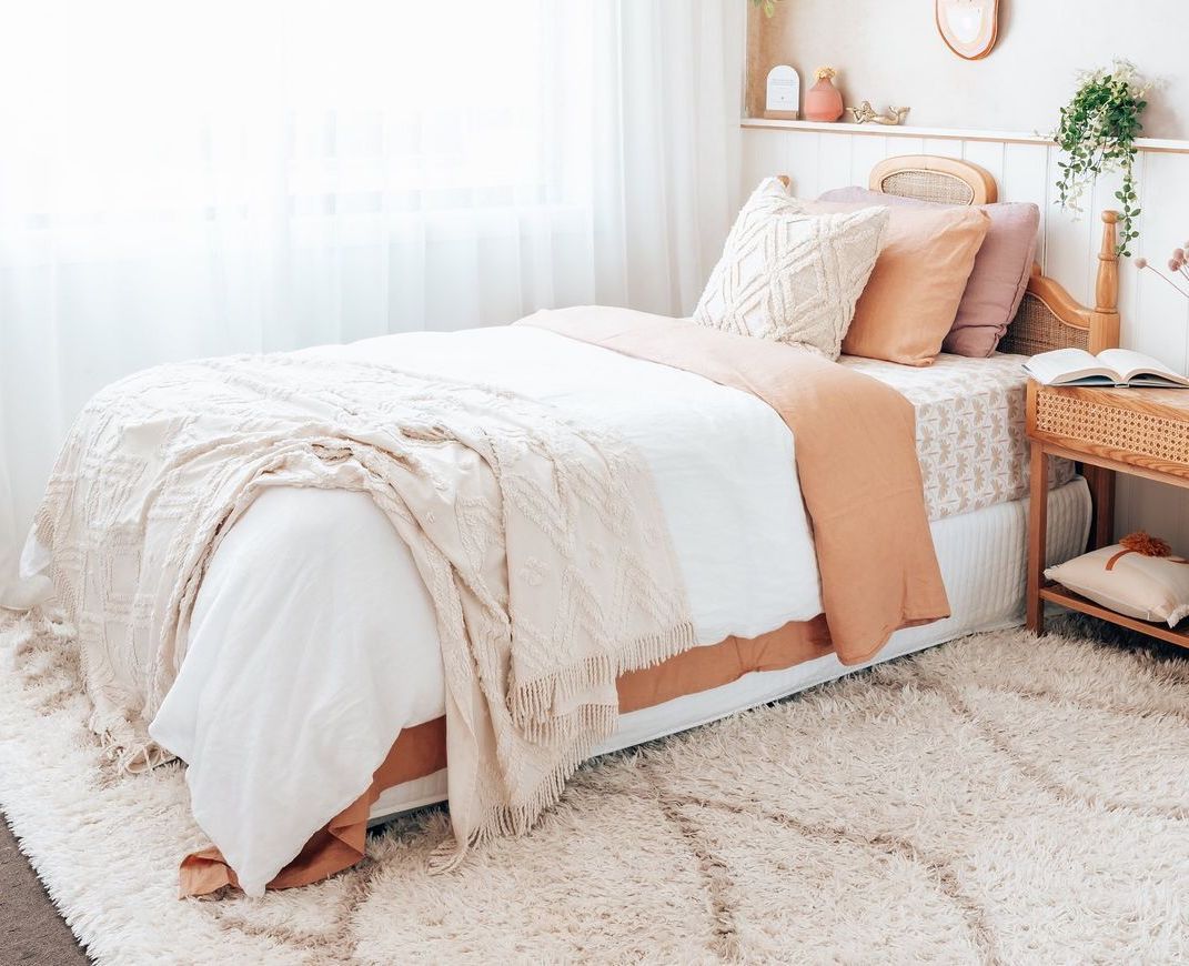 alfombra shag en dormitorio