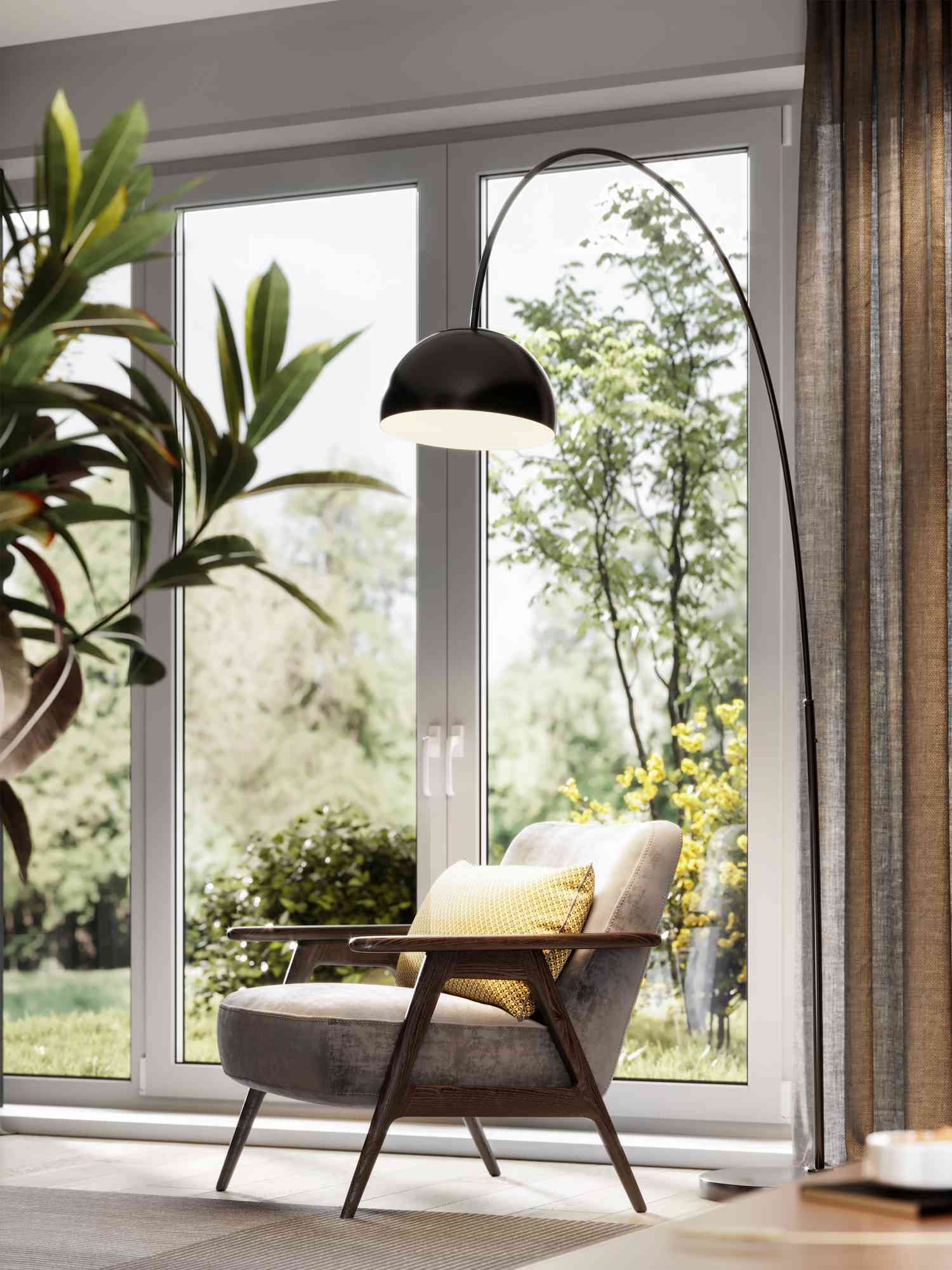 Sessel im Wohnzimmer mit Lampe und Pflanze mit großen Fenstern