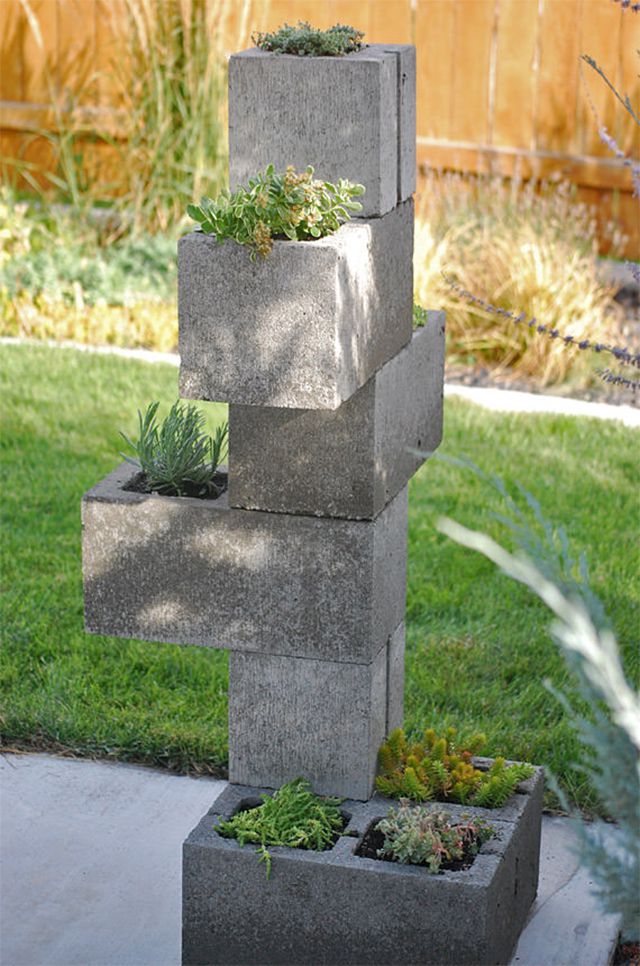 Une jardinière en béton