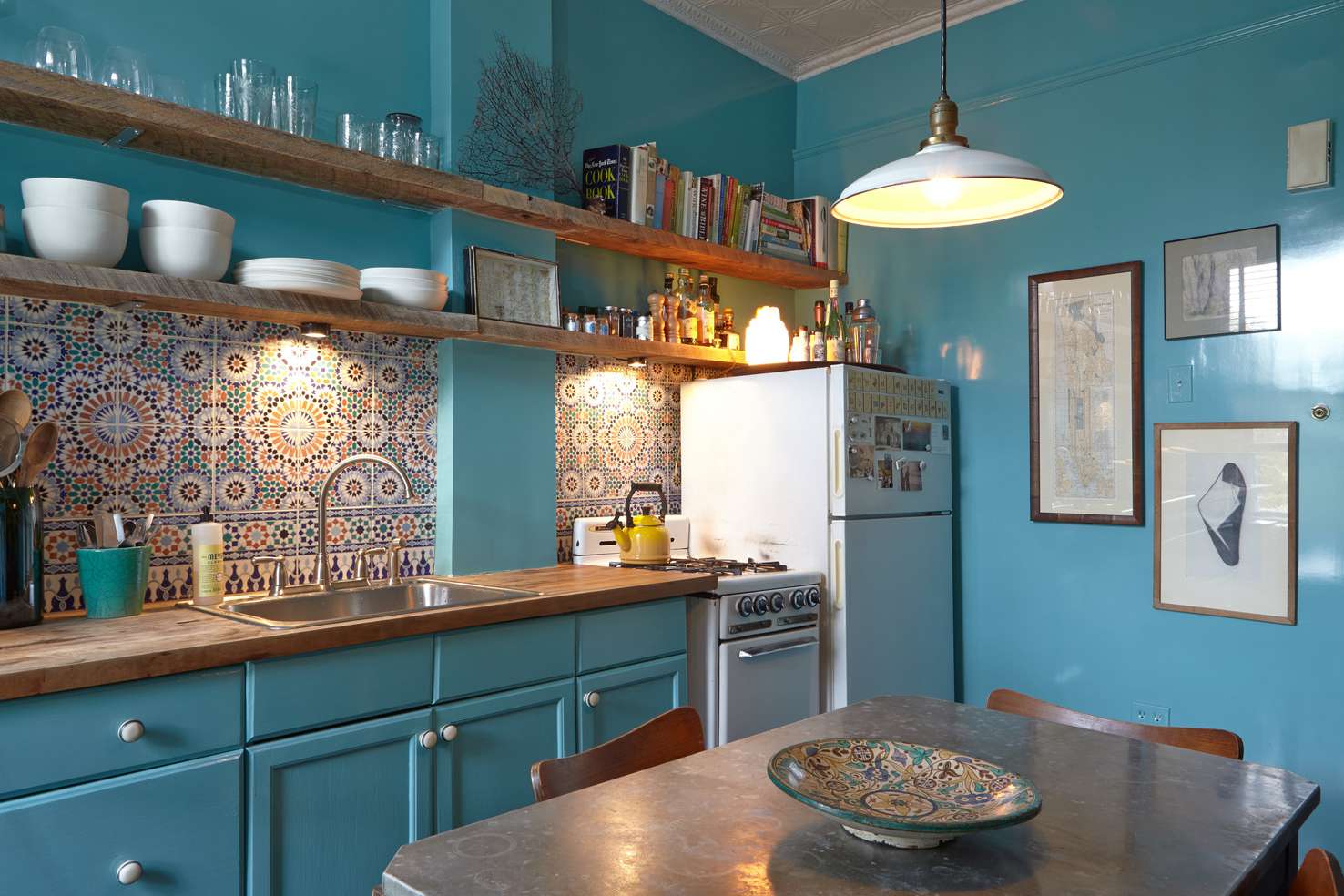 Armoires et murs de cuisine turquoise