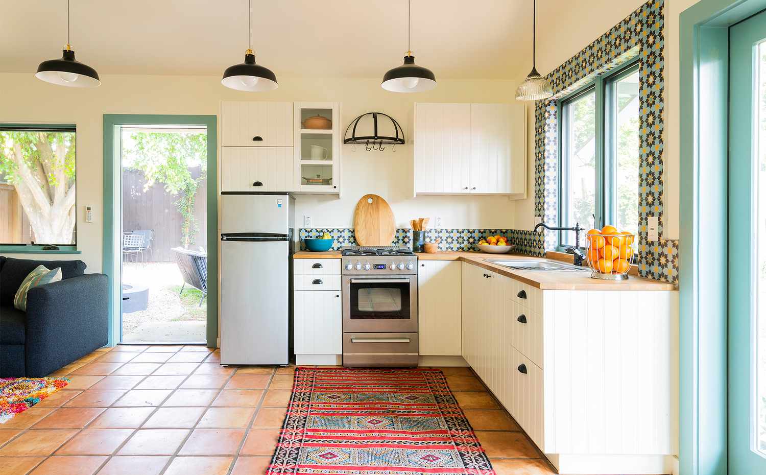 azulejos de colores en la cocina