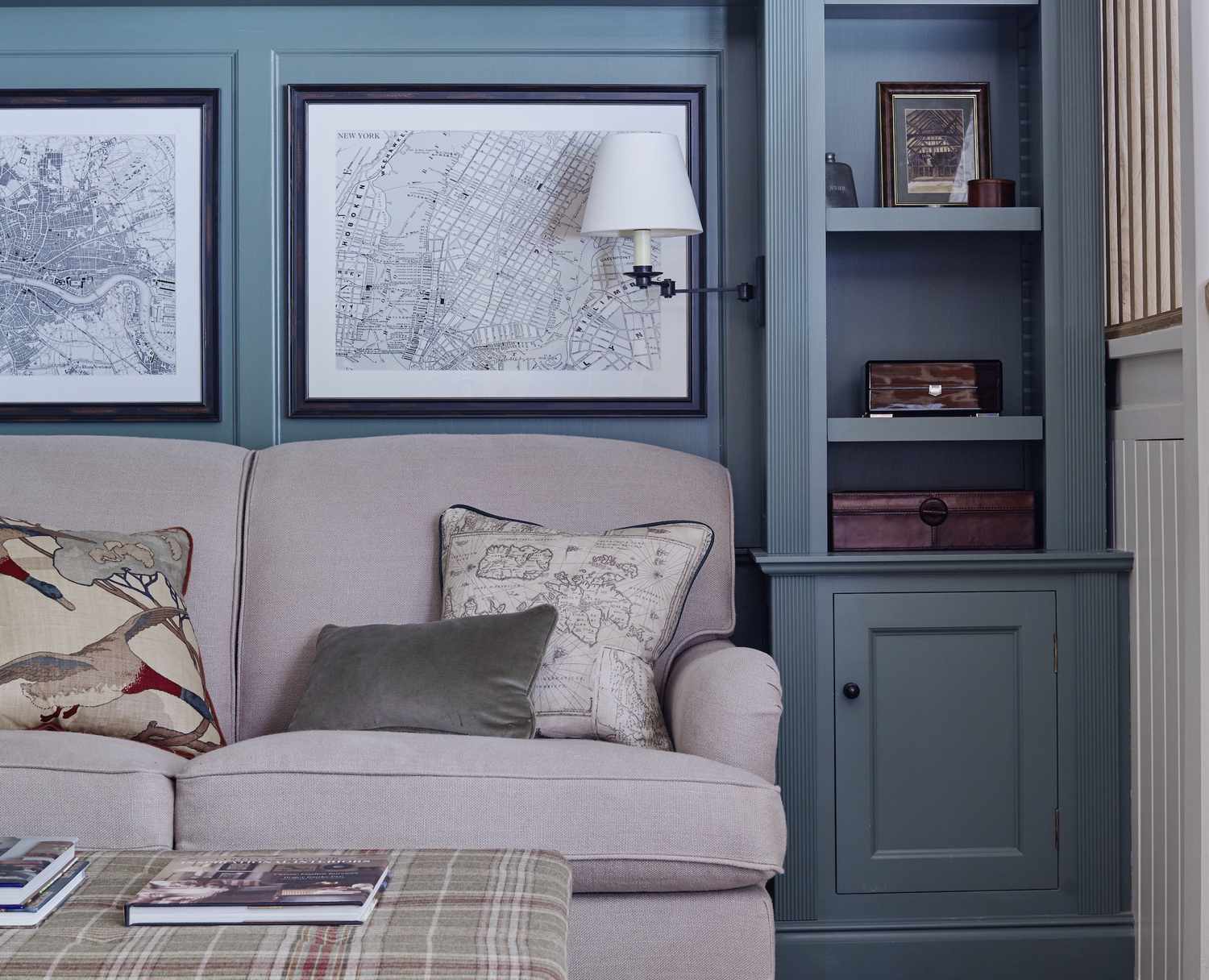 Wohnzimmer mit Blautönen von Sims Hildtich