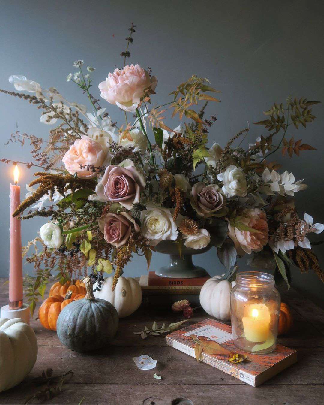 belles fleurs sur une table