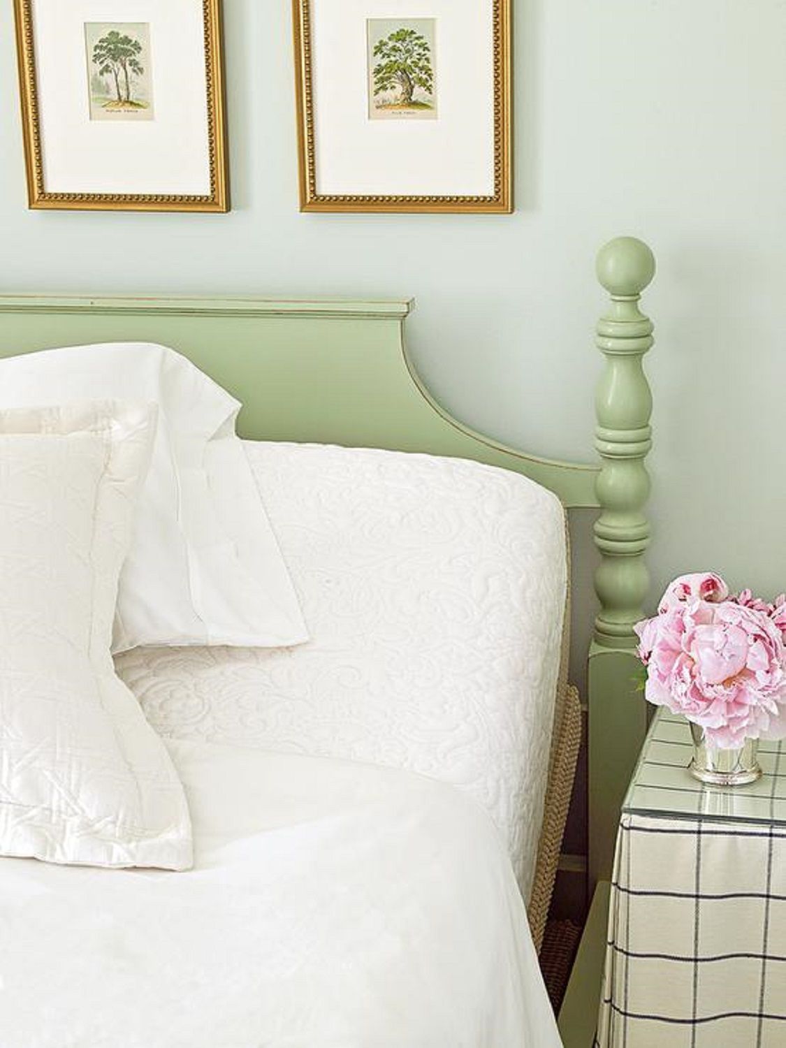 Cabecero pintado de verde dormitorio cottage