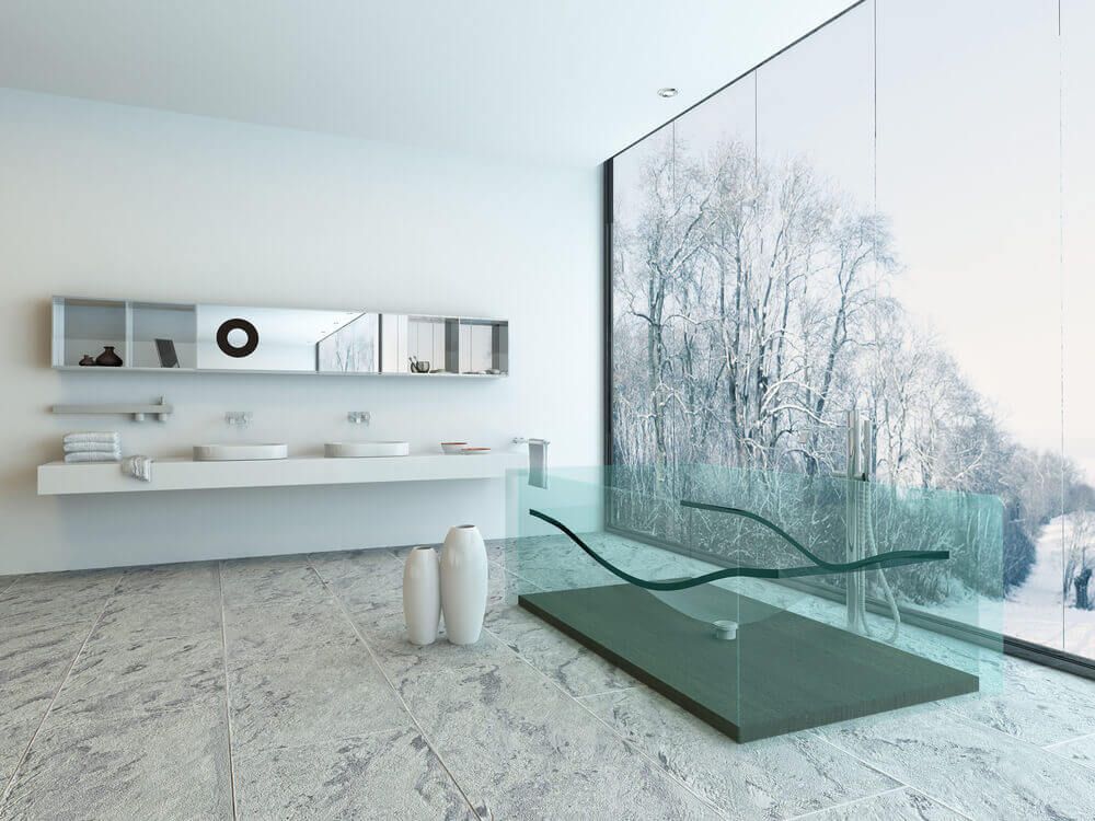 Banheira transparente em um banheiro moderno
