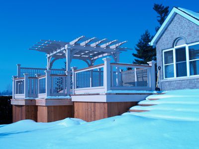 Photo de terrasse avec pergola.