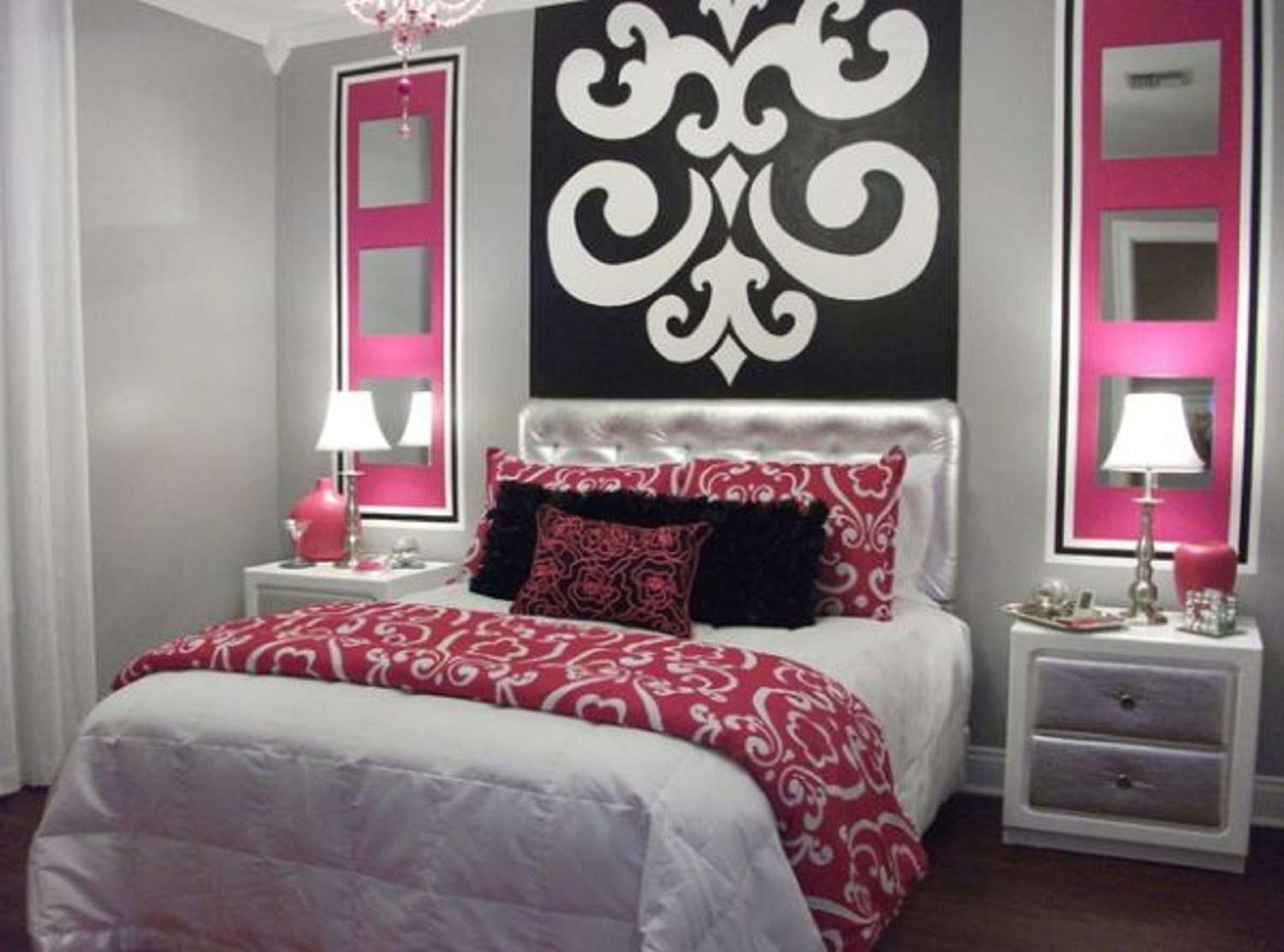 Glamouröses Jugendzimmer mit rosa und metallischen Akzenten