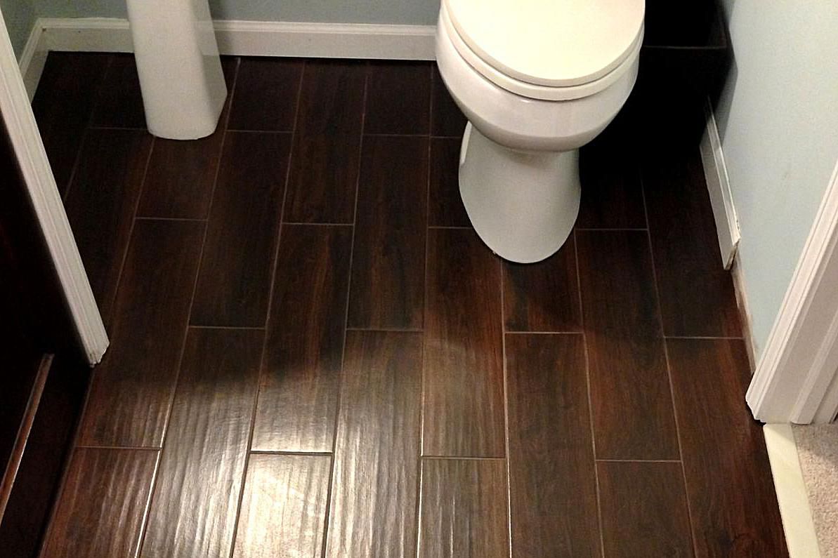 piso de banheiro de madeira falsa