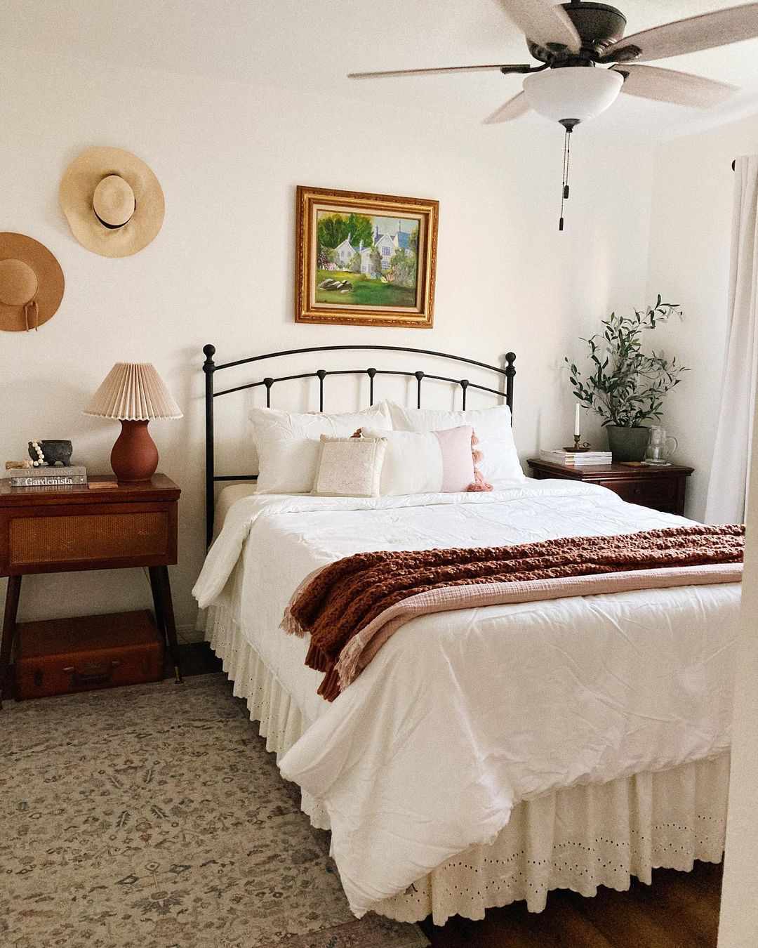 sunhat decor in guest room