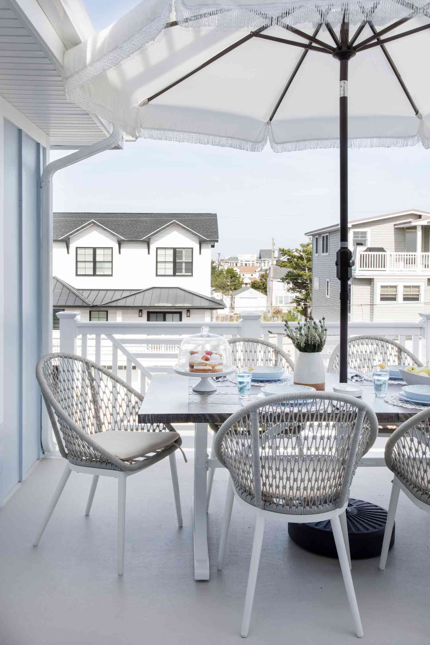 La terraza de la casa de Karen B. Wolfe en Long Beach Island