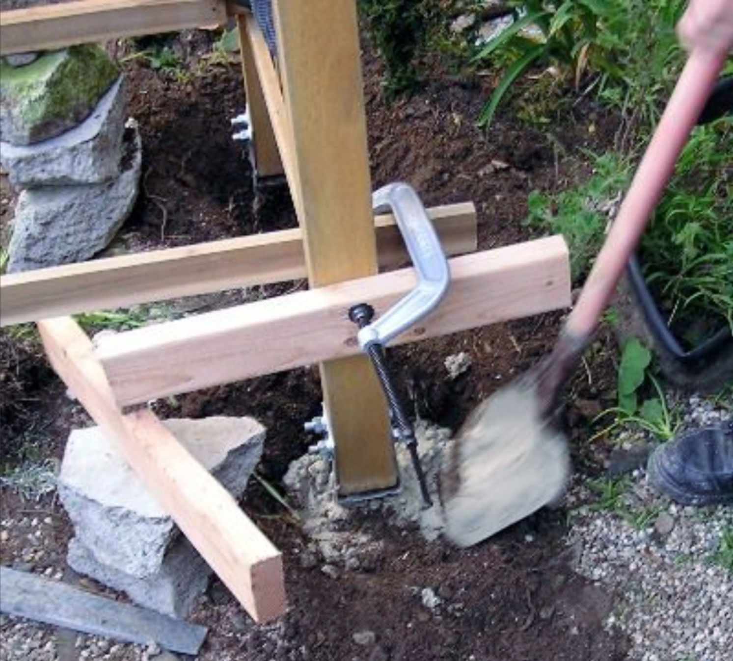 how to dig a post hole