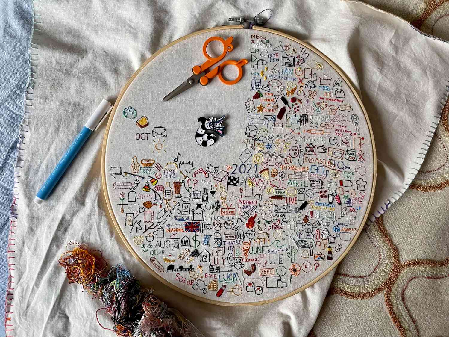 Journal de broderie avec quelques mois d'avancement (mise à jour octobre 2021 aux ciseaux)