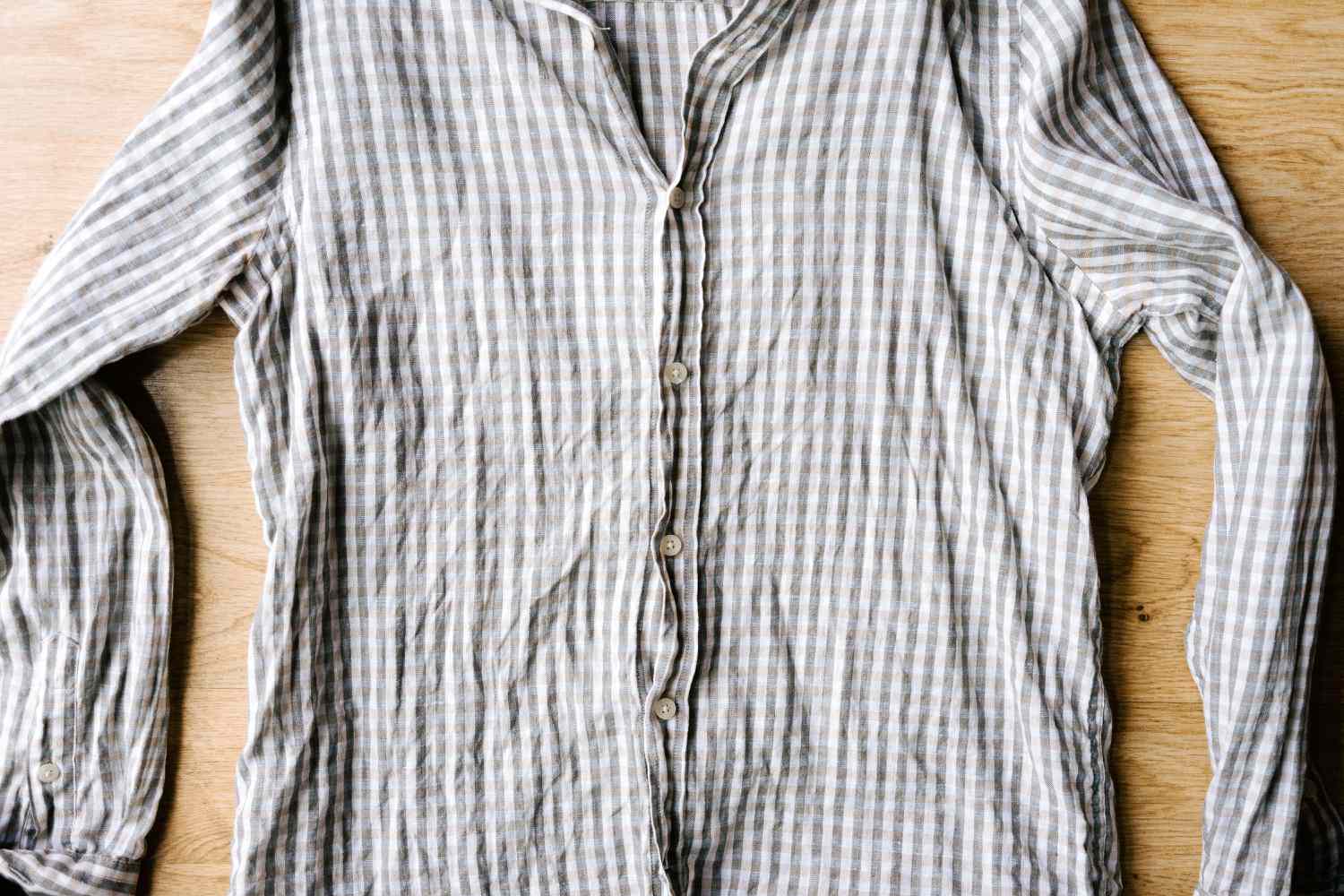 bordas enroladas em uma camisa
