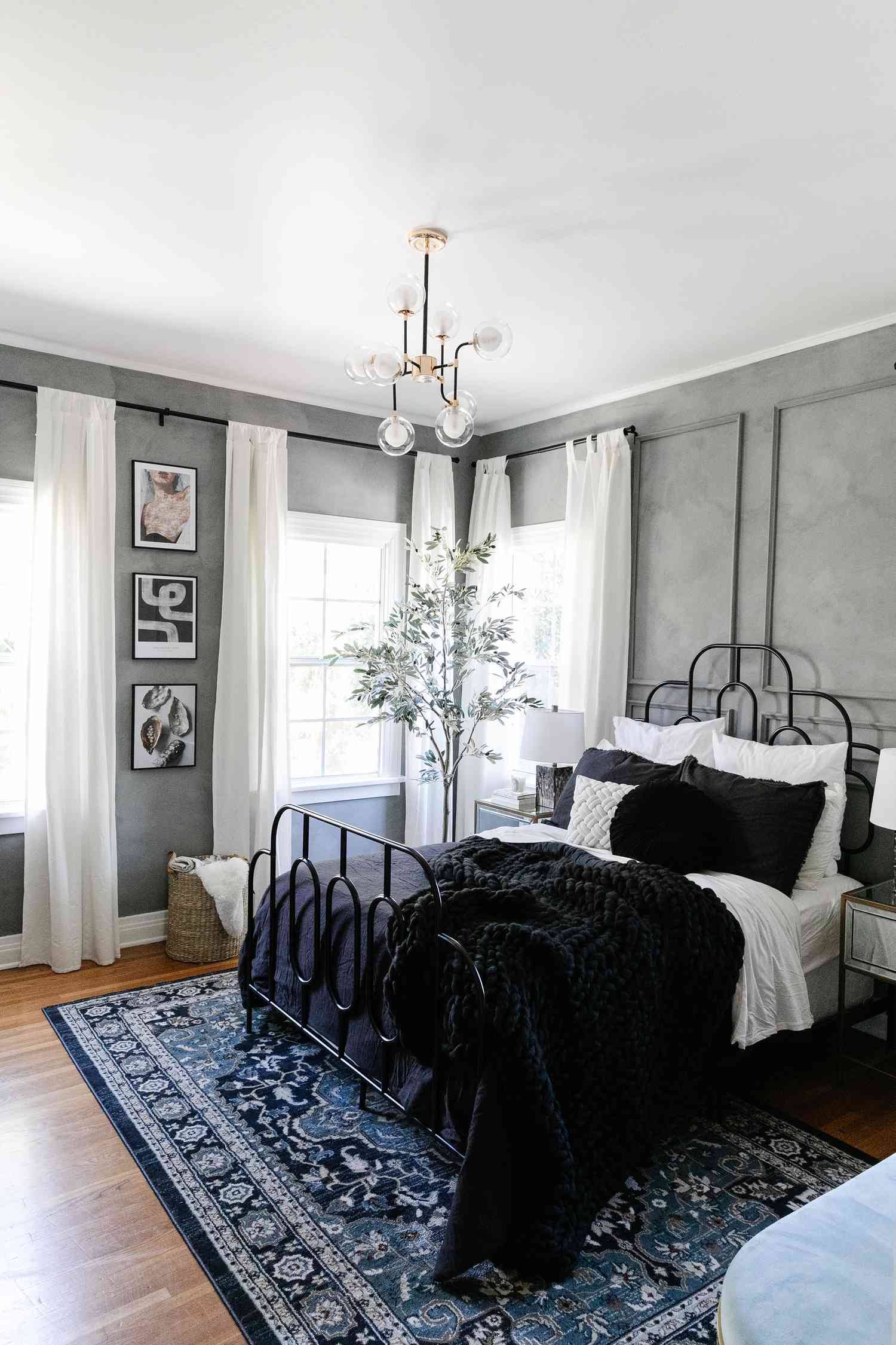 pintura gris en las paredes del dormitorio del apartamento de drew scott