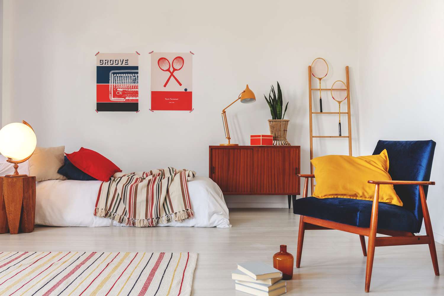dormitorio color primario con muebles modernos 