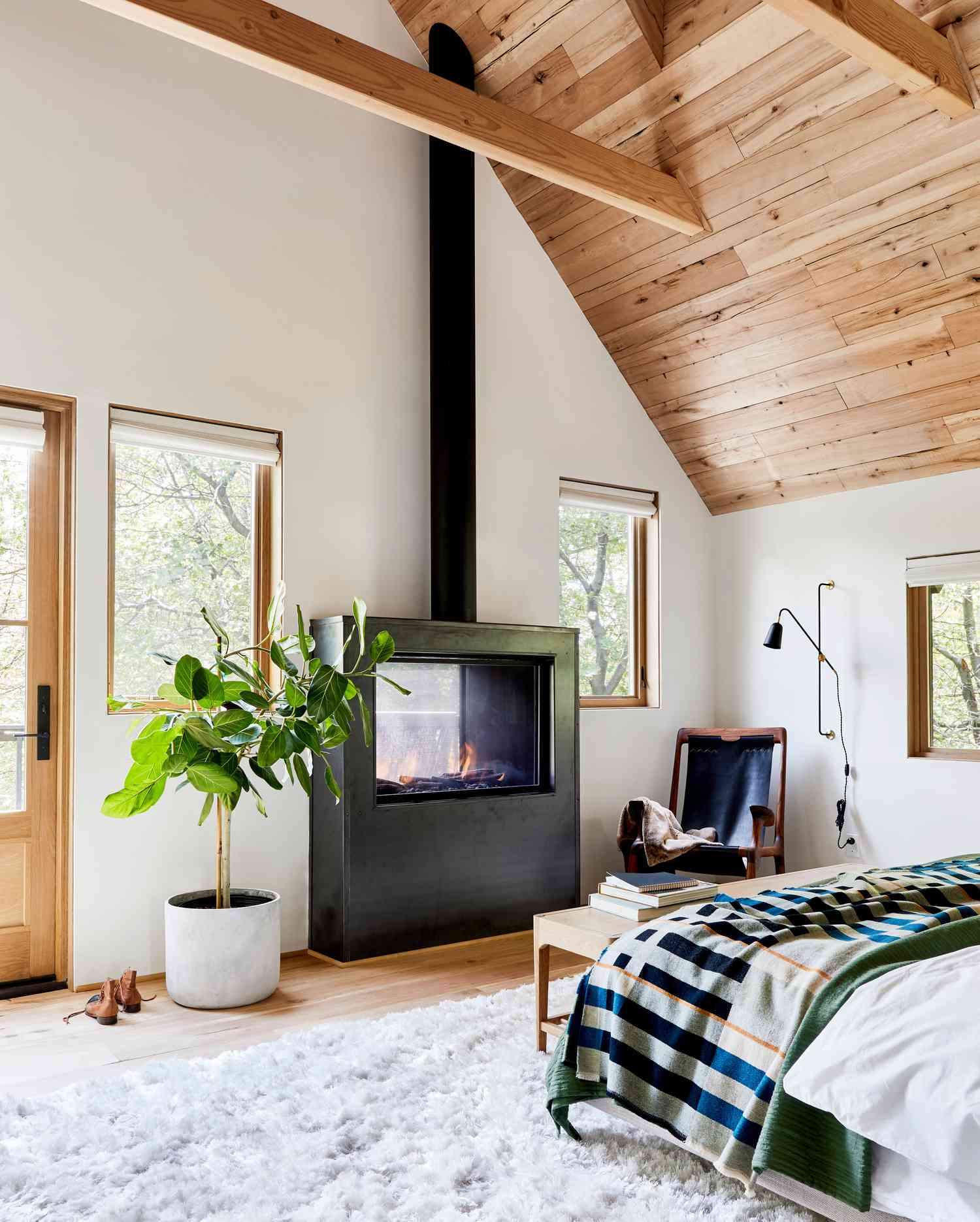 cabin style modern rustic bedroom