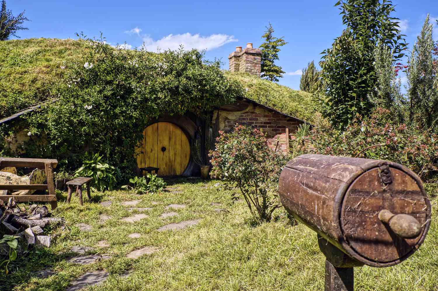 Ein kleines Haus im Hobbit-Stil