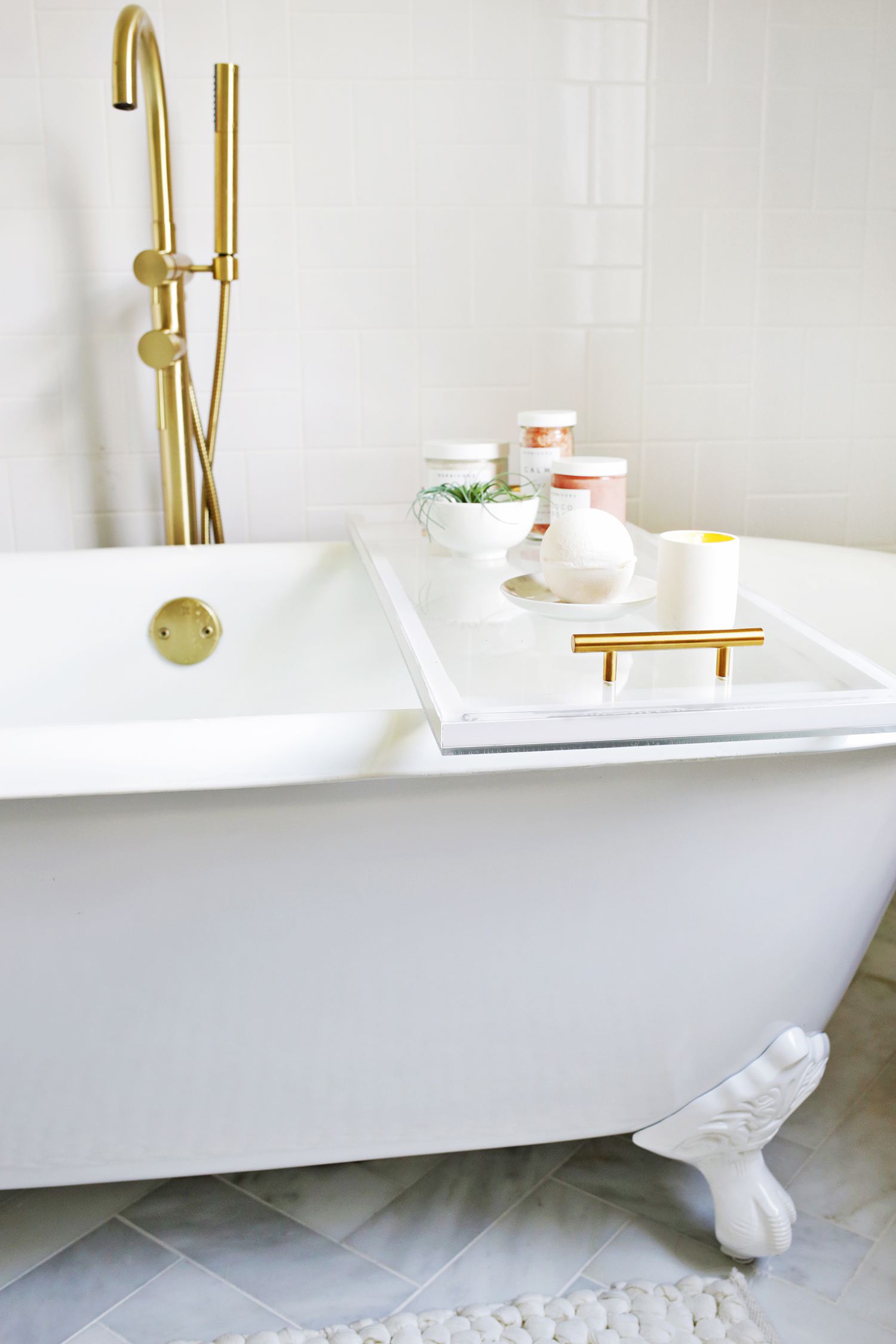 Lucite bathtub caddy resting across the top of free-standing tub