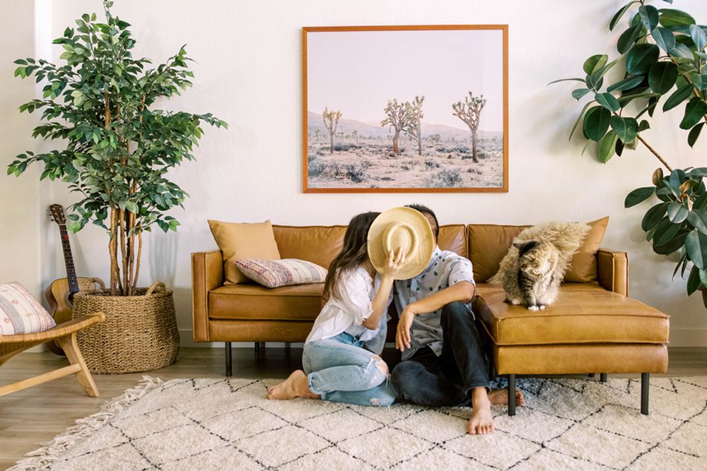 pareja en un salón