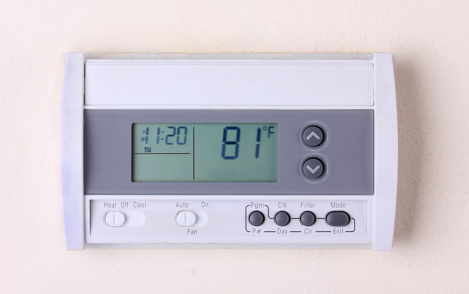 termostato digital programável na parede