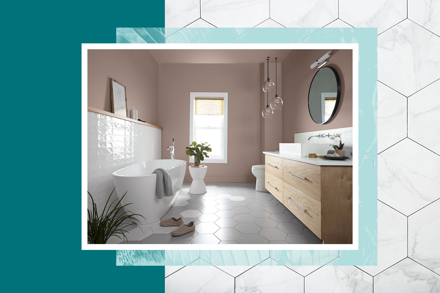 o banheiro do modernismo orgânico apresenta azulejos hexagonais, pintura neutra, armários de madeira e muita luz natural 
