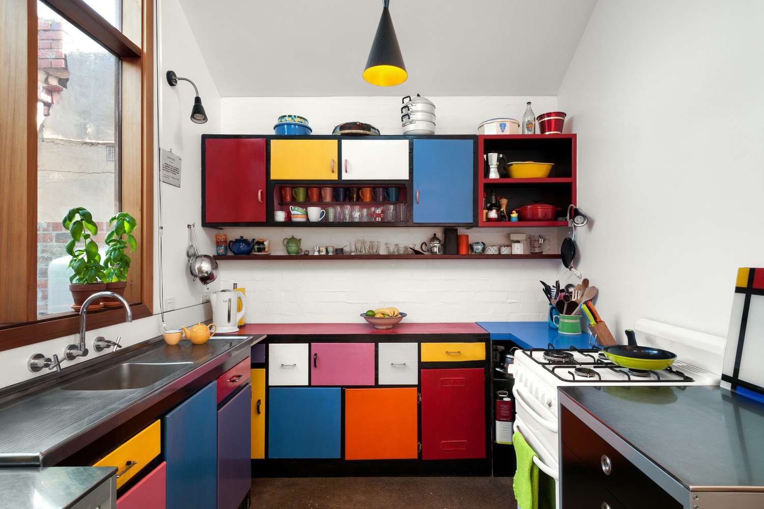 cozinha colorida inspirada em Mondrian