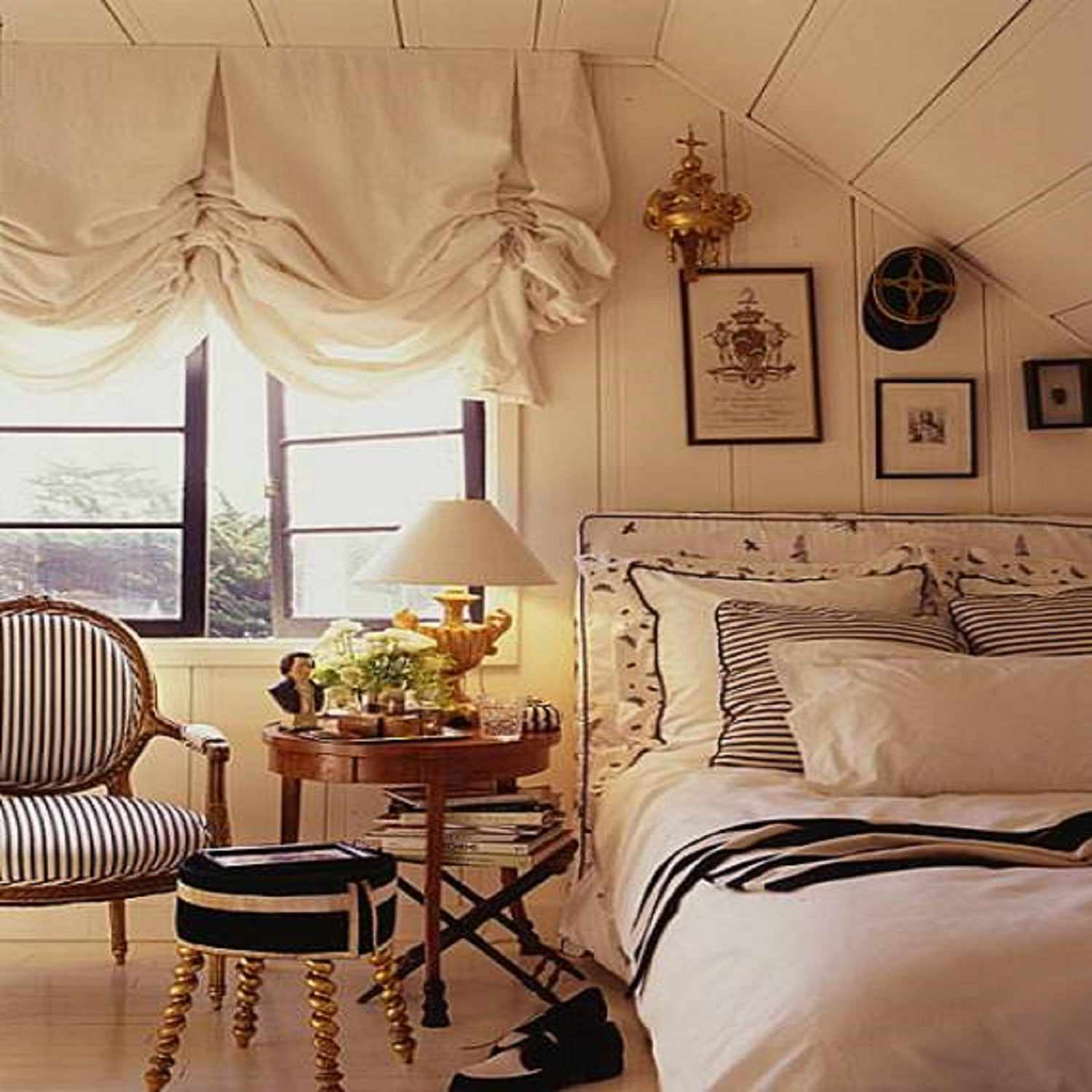 Schlafzimmer im französischen Landhausstil.