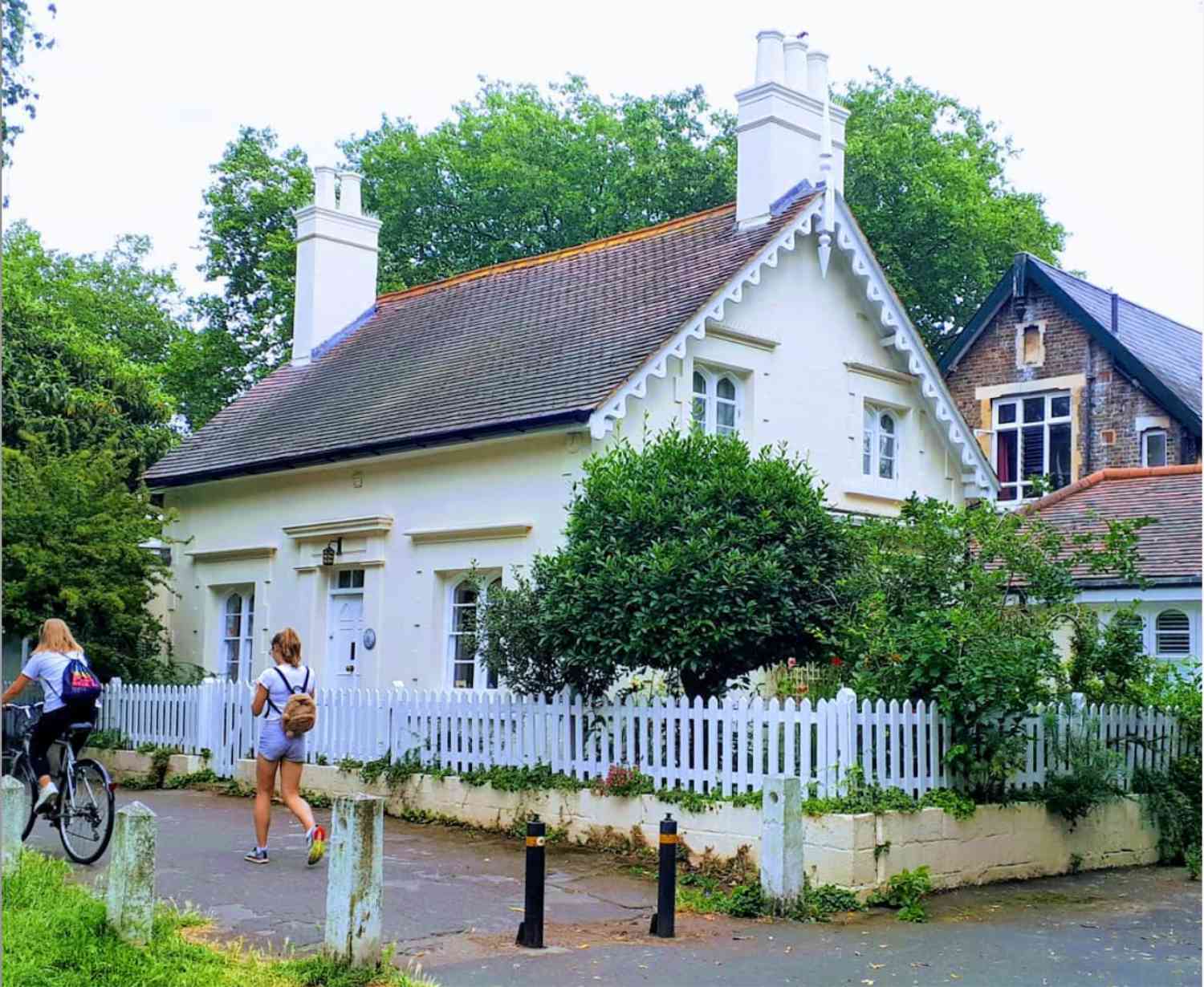 elm english cottage