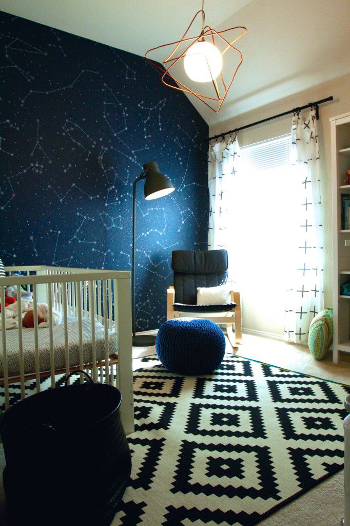 Modernes Kinderzimmer mit Weltraumthema