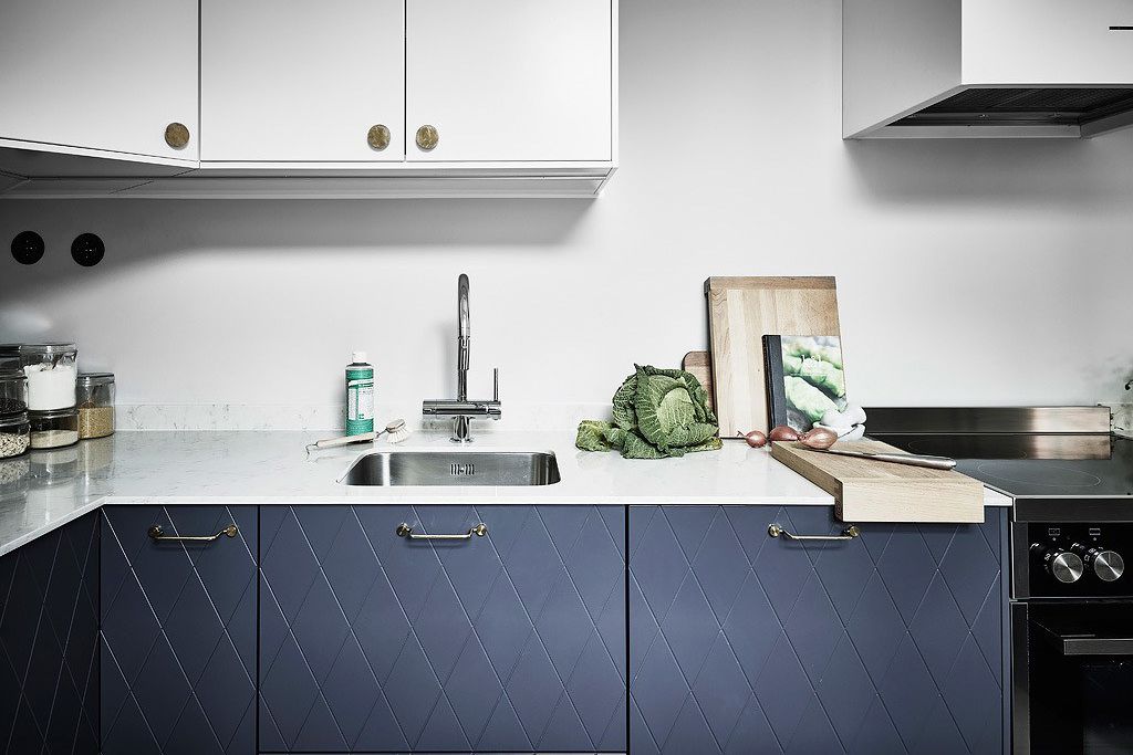 Blue designer kitchen cabinet from Entrance Makleri