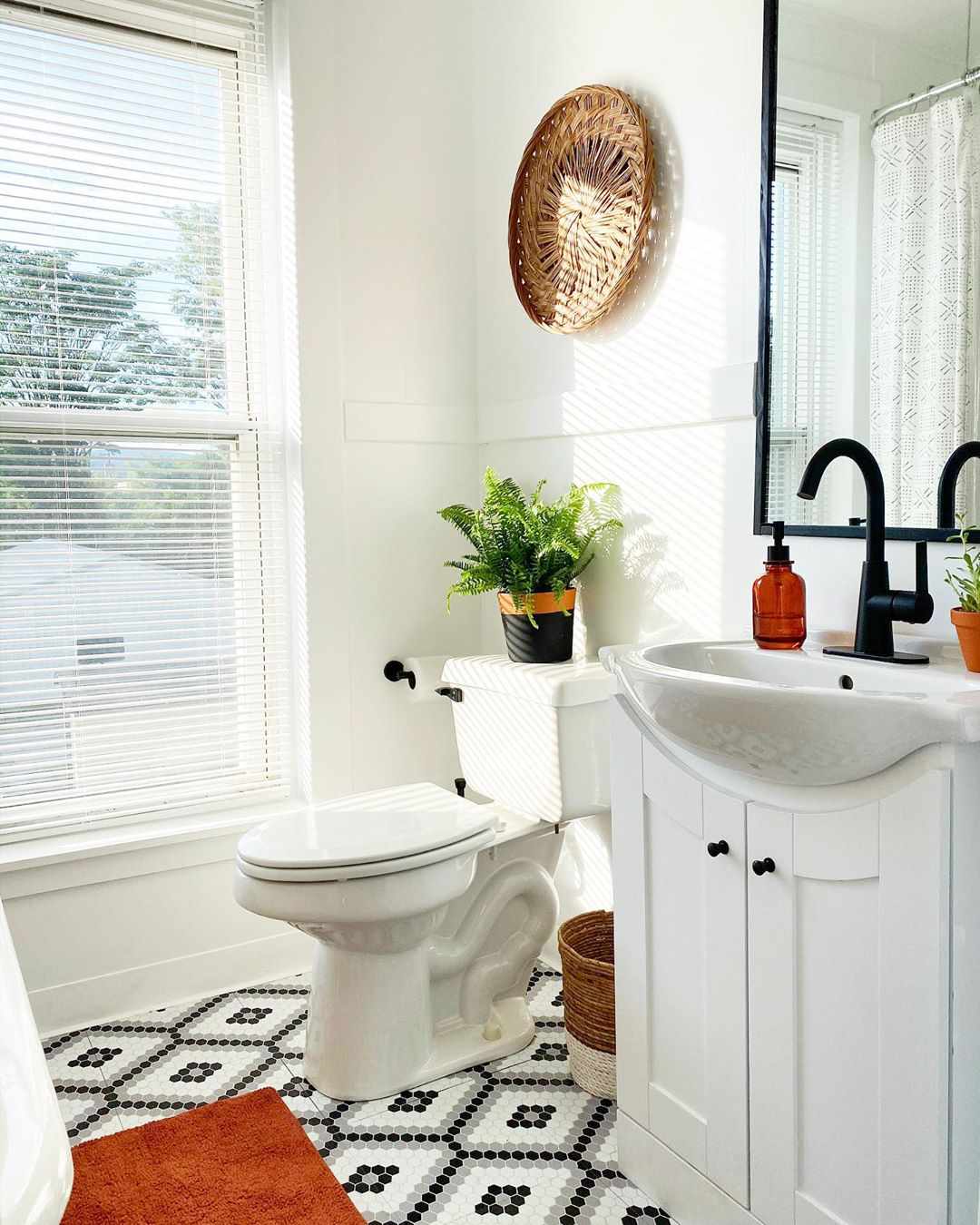 Salle de bains avec sol unique penny tile design